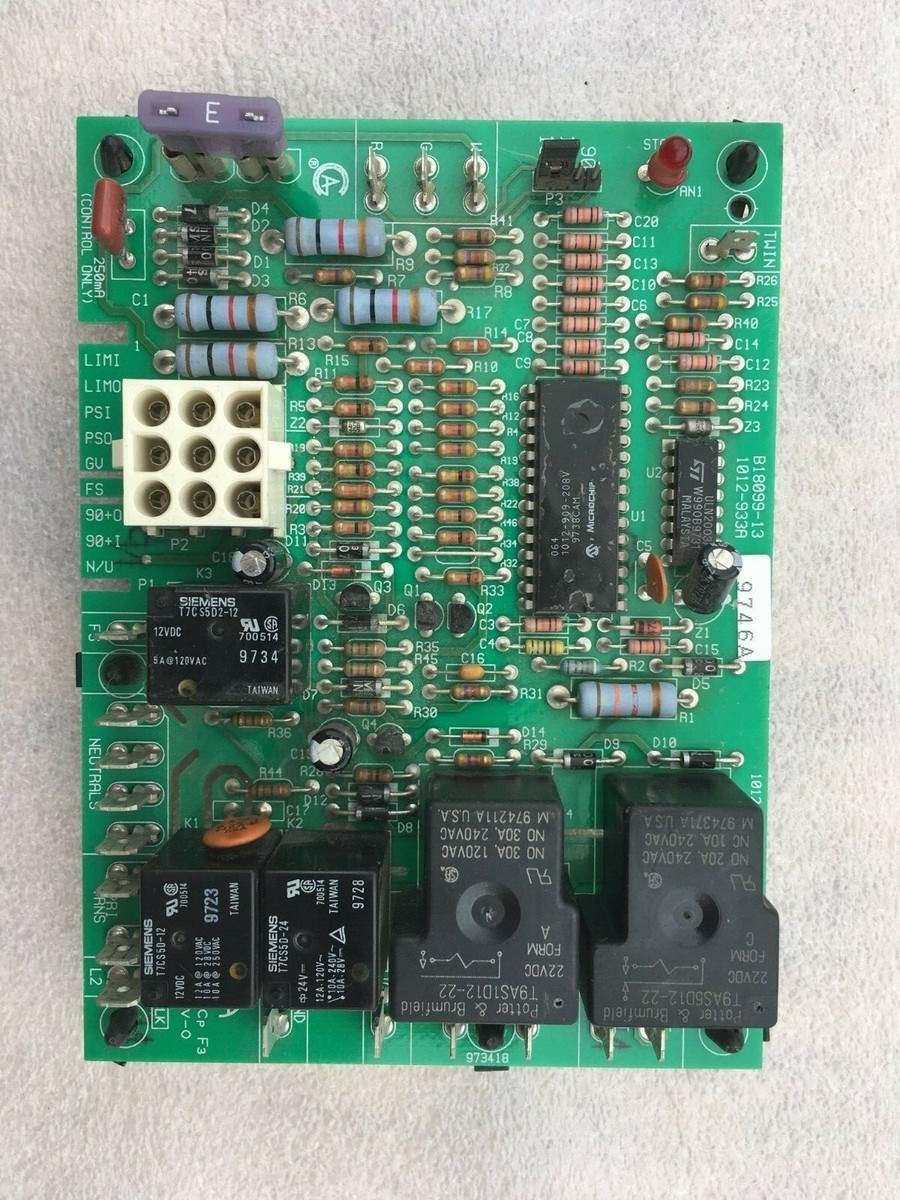 GOODMAN B18099-13 Furnace Control Circuit Board 1012-933A used