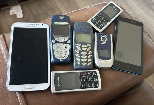 Lot Of 7 Old Samsung Nokia Phones - Picture 1 of 2