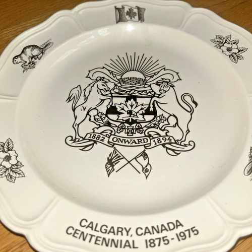 1975 CALGARY CANADA CENTENNIAL PLATE WEDGWOOD from WEST CALGARY ROTARY CLUB - Picture 2 of 10