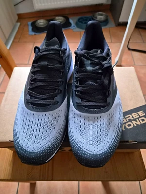  Herren Laufschuhe 2E atmungsaktiv Mesh Schwarz/Grau EU 43,5 - Bild 1 von 4