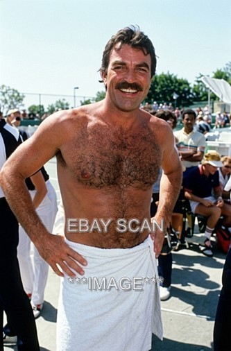 TOM SELLECK   MAGNUM P.I  BARECHESTED UNPUBLISHED BEEFCAKE   8X10 PHOTO 148-3