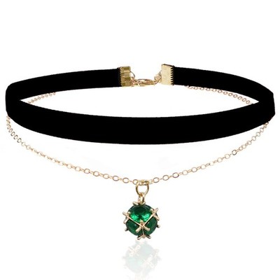 Eleganter schwarzer Samt Choker Halskette mit grünem Edelstein Anhänger und Goldkette - Lux