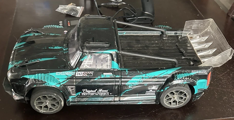 ARRMA Infraction 6S - RTR - Fast Street RC - Cargador incluido Foto 2 de 4