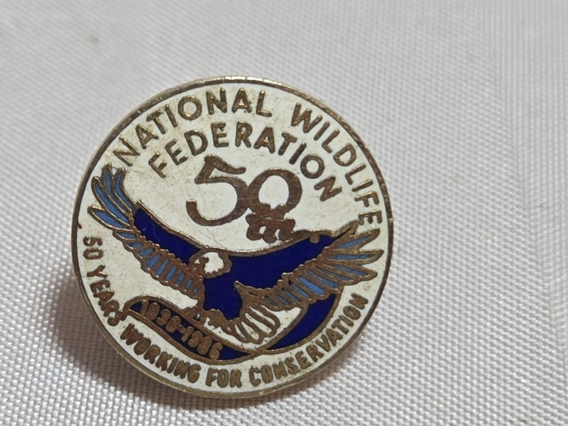 NATIONAL WILDLIFE FEDERATION 50TH 1986 CONSERVATION METAL & ENAMEL PIN PINBACK