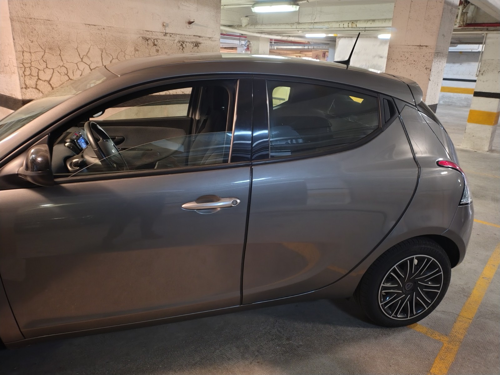 Lancia Ypsilon 1.0 FireFly 70CV Hybrid GOLD