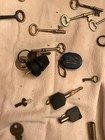 LOT OF 66 ASSORTED SKELETON KETS,TRACTOR KEYS AND OTHER KEYS PLUS KEY CHAINS — photo 9
