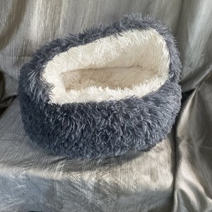 Winter Warm Plush Pet Bed – Semi-Enclosed Cozy House