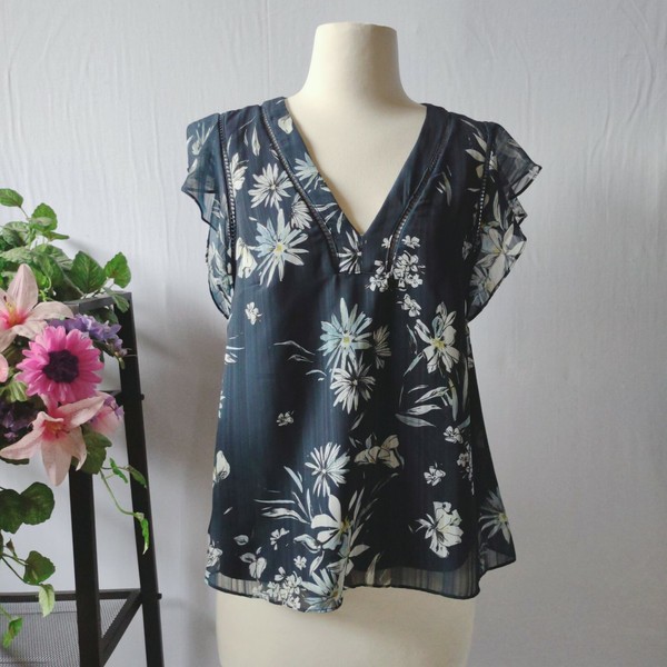 Basque Womens Size 8 Navy Black Floral Ruffle Cap Sleeves V Neck Blouse Top