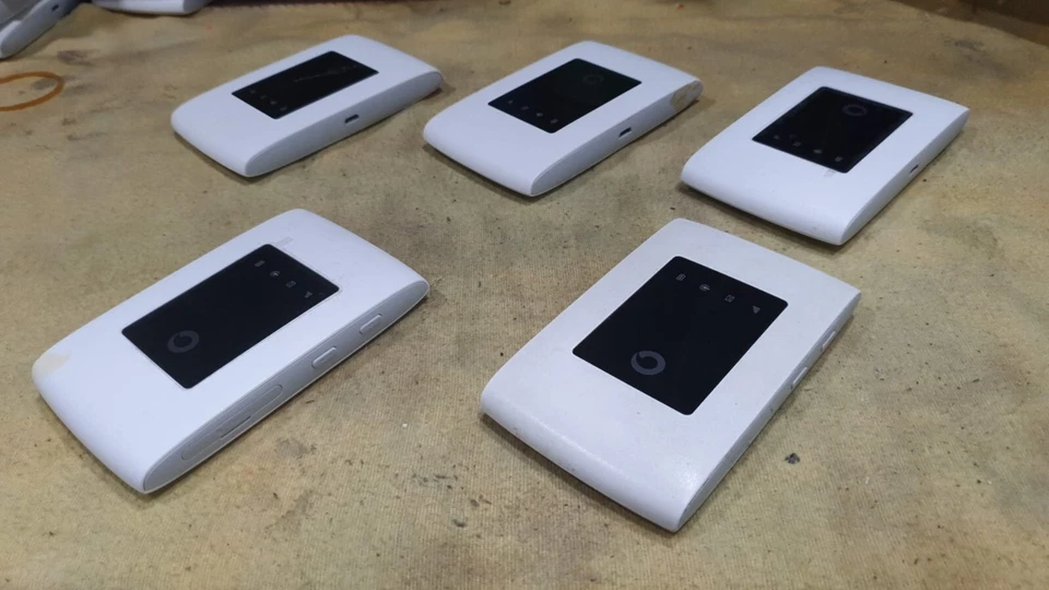 5 PZ Vodafone R218 Mobile Wifi HOTSPOT Internet Dongle Leggi Descrizione DNGL9 - Immagine 3 di 4