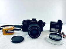 MAMIYA ZE 35MM SLR CAMERA WITH MAMIYA SEKOR ZOOM E F:3.5 4.5 35-70MM LENS -EUC