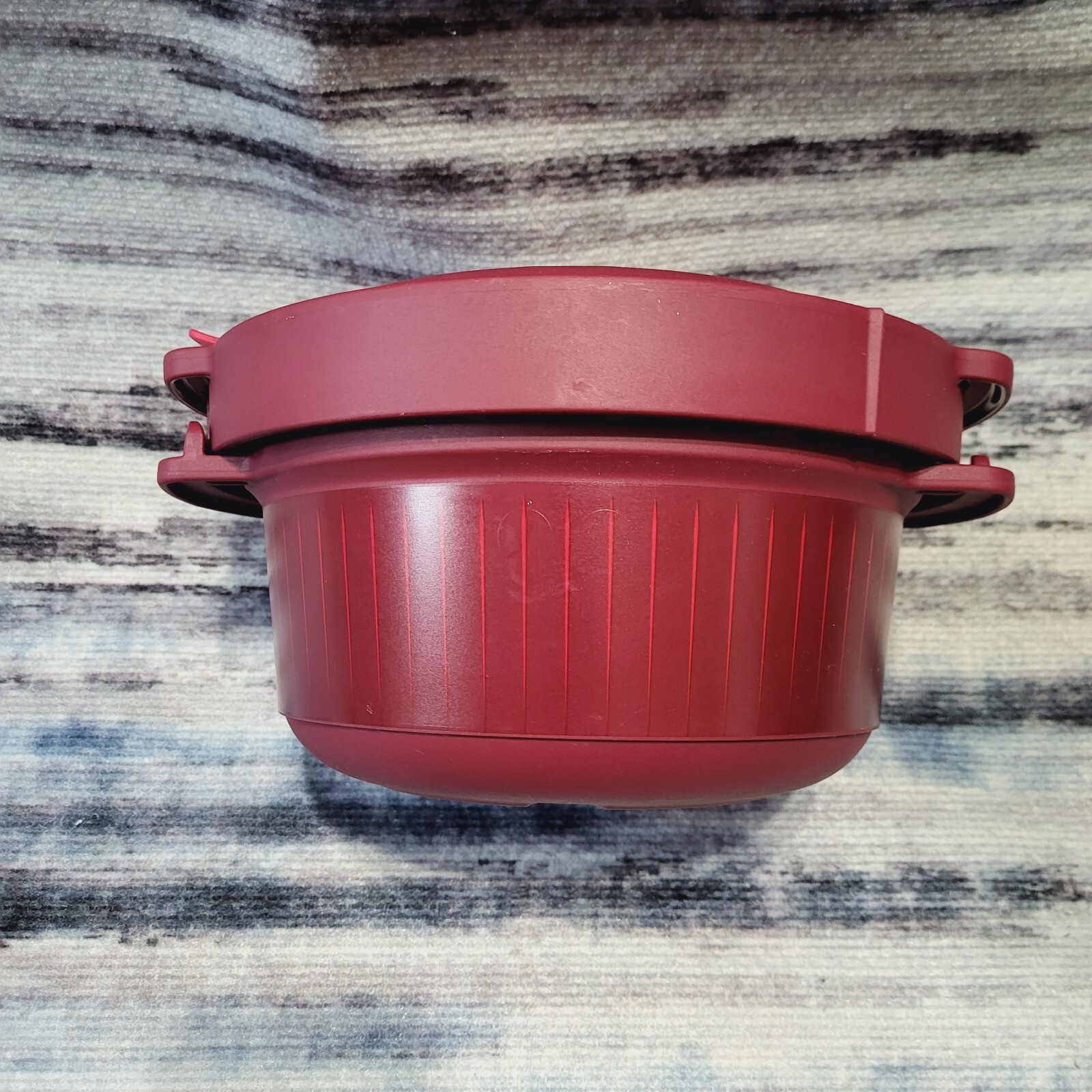 Tupperware Microwave Pressure Cooker 3-qt, 7643A-1 Pomegranate Red
