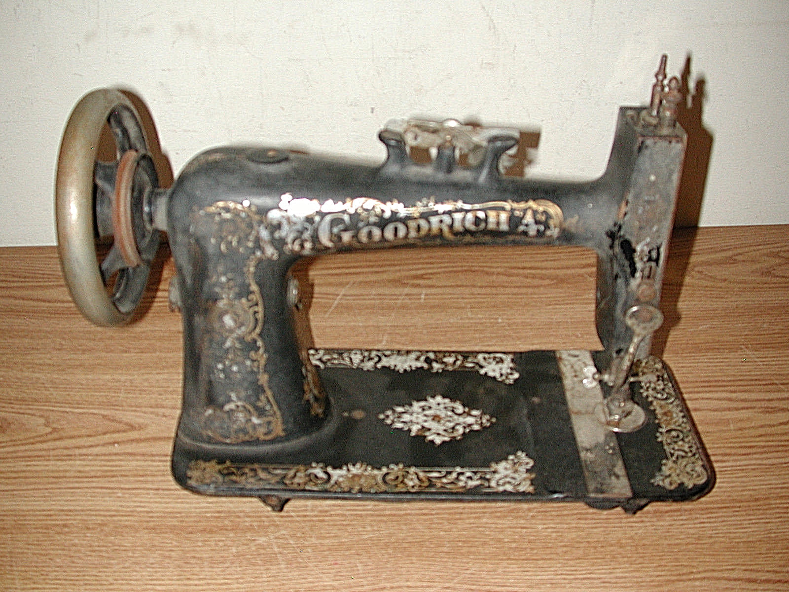 ANTIQUE VINTAGE GOODRICH A ROTARY TREADLE SEWING MACHINE HEAD, AS IS eBay
