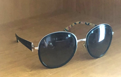 AUTHENTIC PRADA WOMEN display picture 3