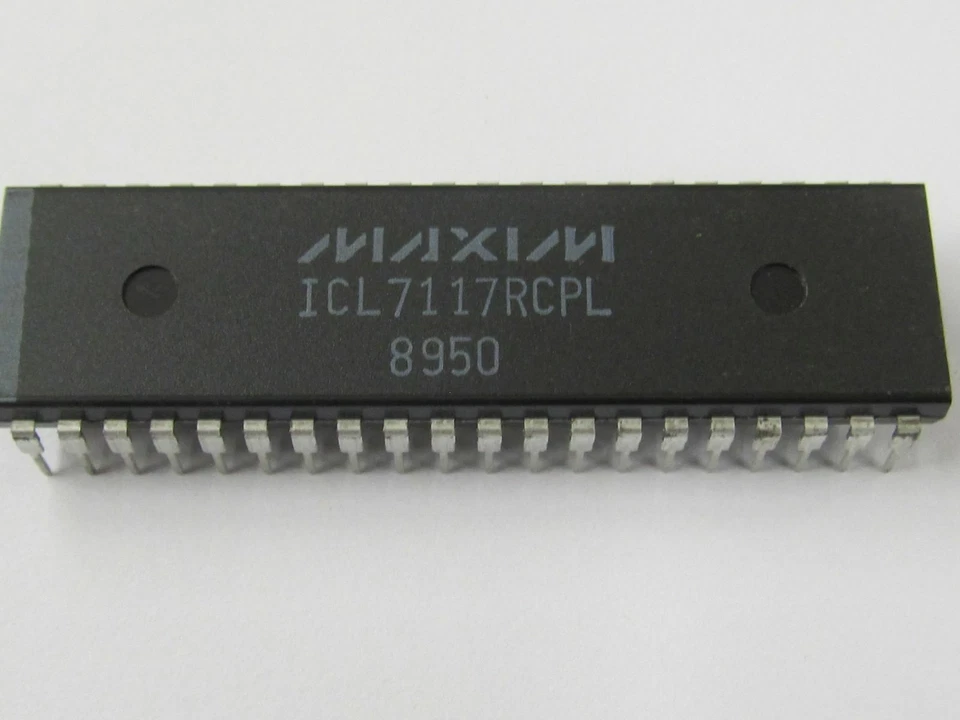 ICL7117RCPL - 3½ DIgit AD Converter - MAXIM DIP40