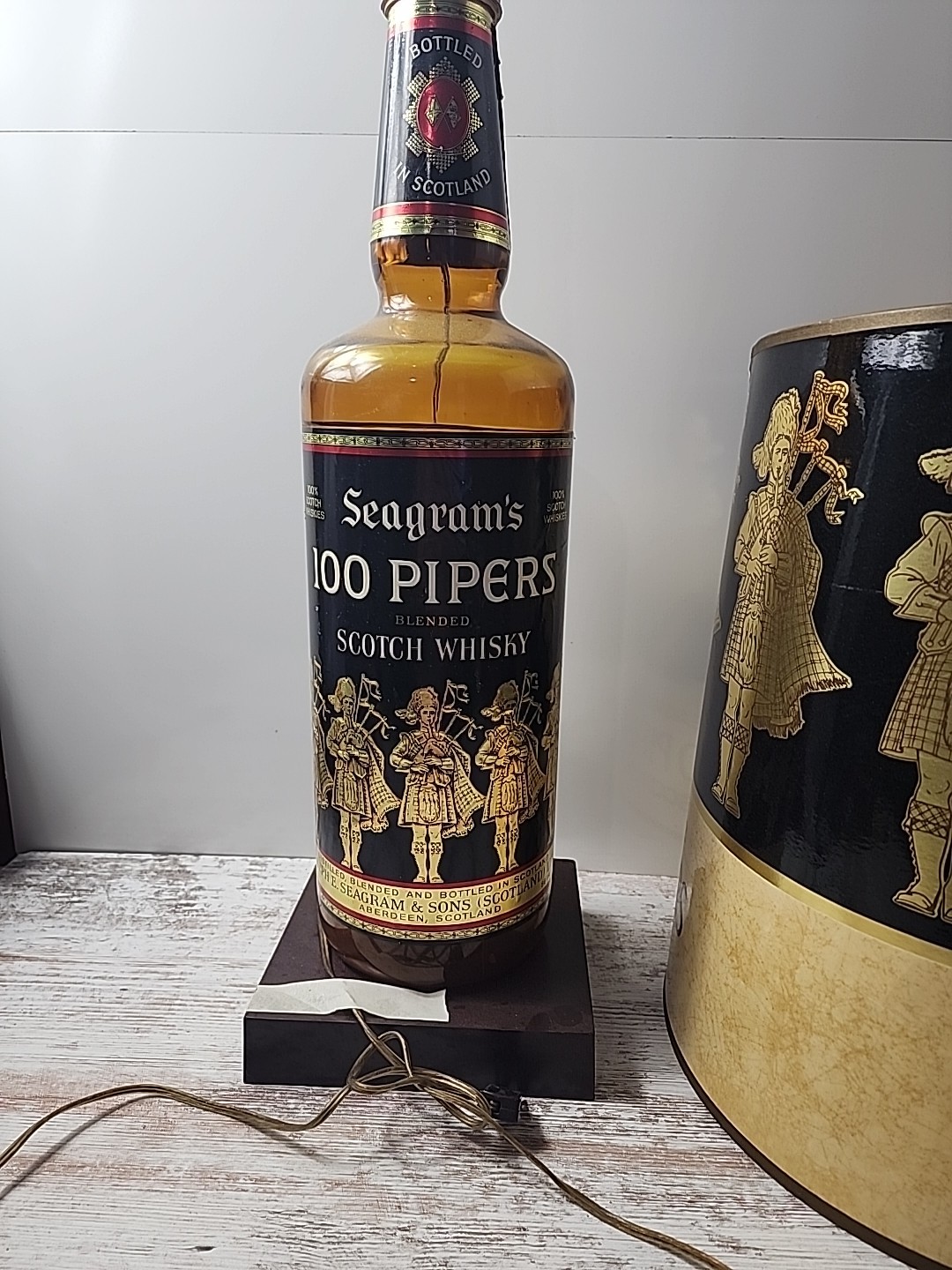 Segrams 100 Pipers Scotch Whiskey Vintage Light