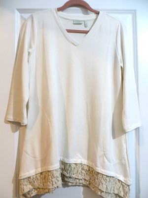 LOGO LOUNGE Women's TUNIC Pockets Lace V-Neck SMALL Lori Goldstein