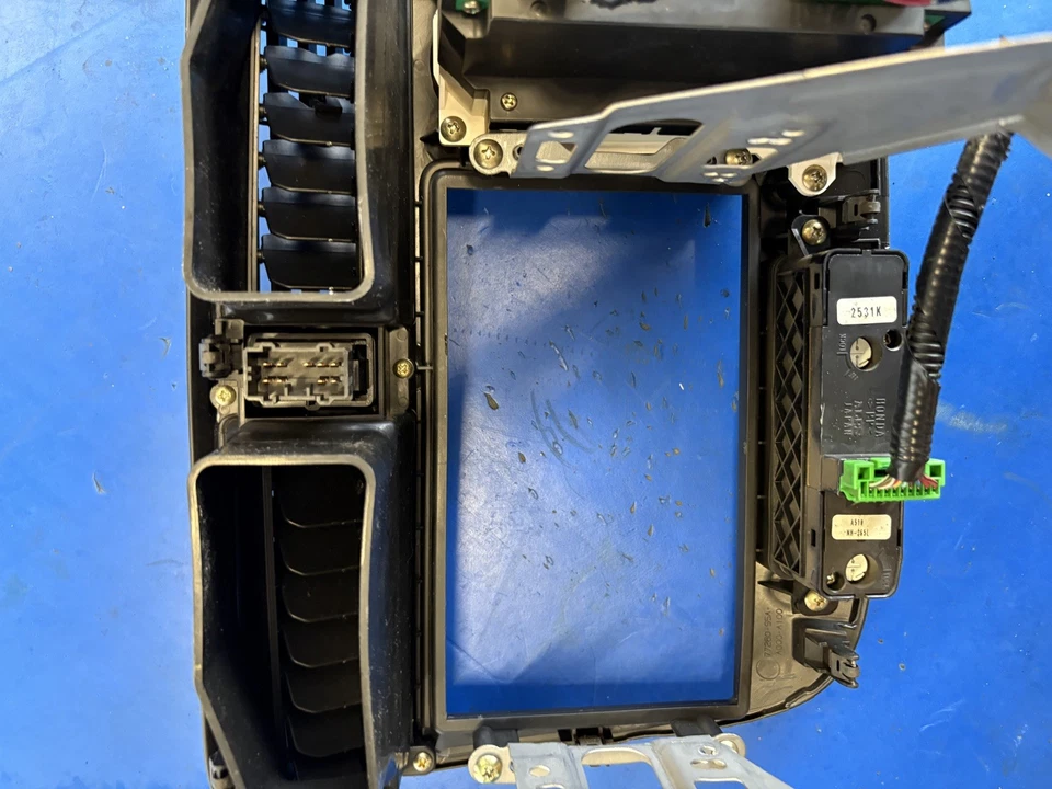 01-05 HONDA CIVIC CLIMATE CONTROL RADIO DASH TRIM BEZEL OEM - Image 2 of 4