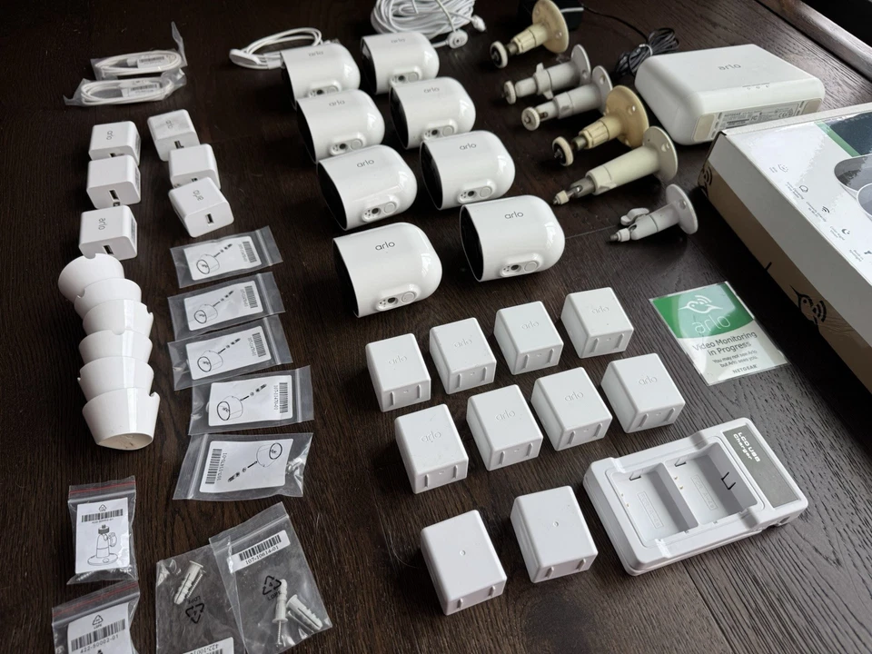 Jackpot! Sistema de mega seguridad inalámbrico de 8 cámaras Arlo Pro 4 con dos cargadores de batería Foto 2 de 4