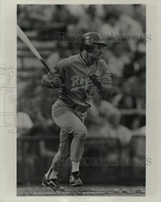 Press Photo Kansas City Royals player Jim Eisenreich at bat - afx01333
