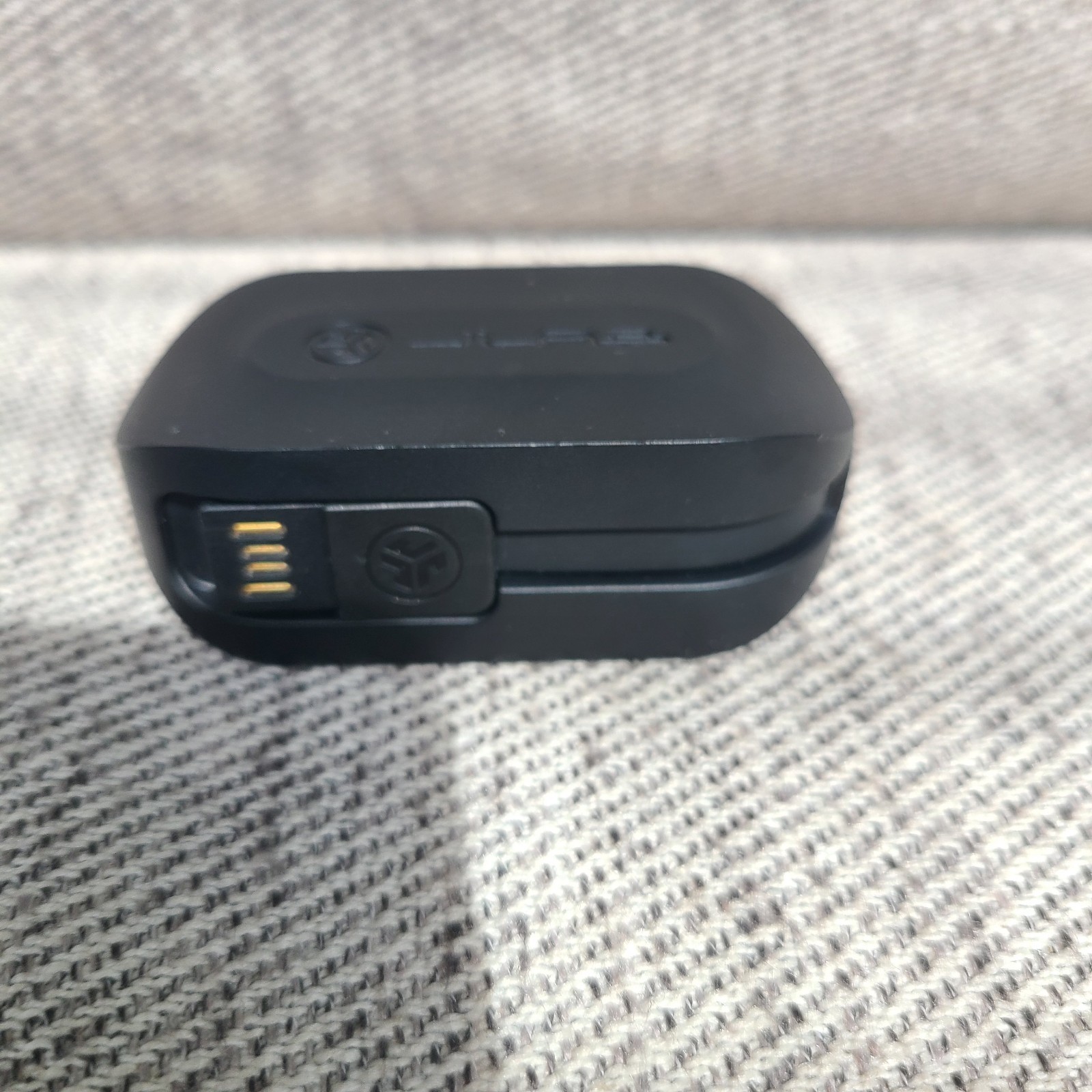 JLab Go Air True Wireless Bluetooth Earbud with charging case black used