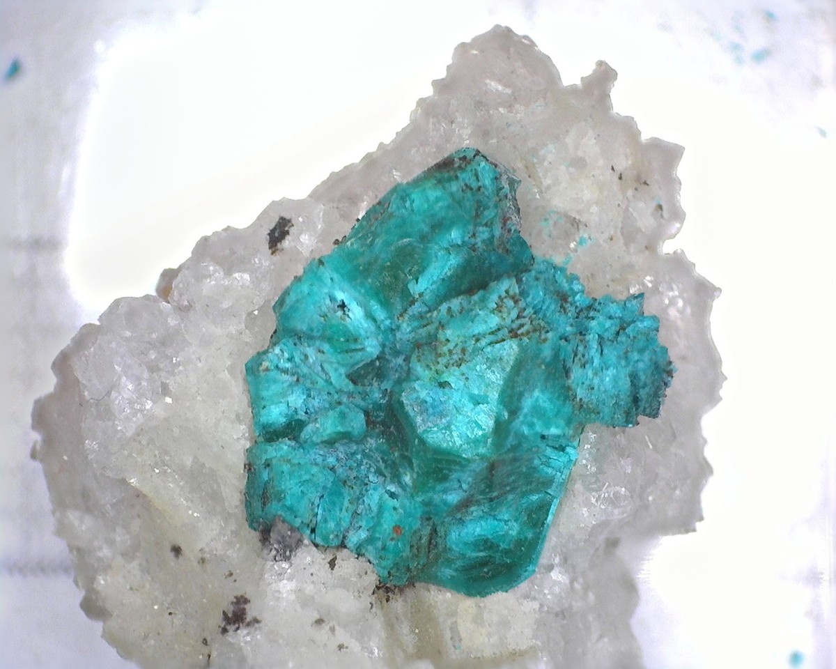 DIOPTASE VERTE BLEUE DE NAMIBIE 3.7 mm x 3 mm ★★ P472.129T