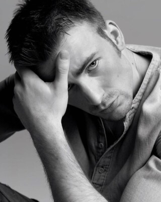 CHRIS EVANS 8x10 PHOTO *