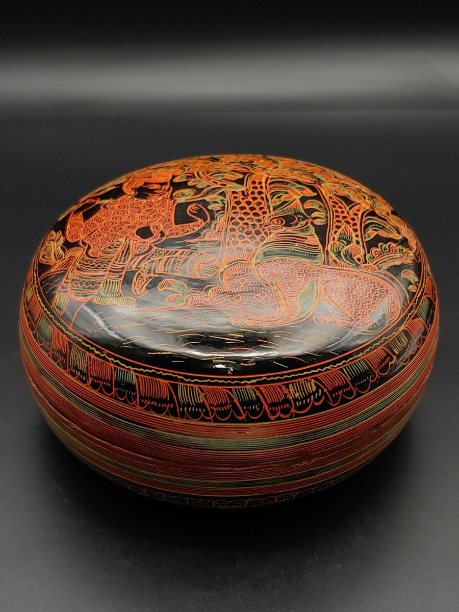 民国木胎雕漆器刻花捧盒Antique Republic China Wooden lacquerware