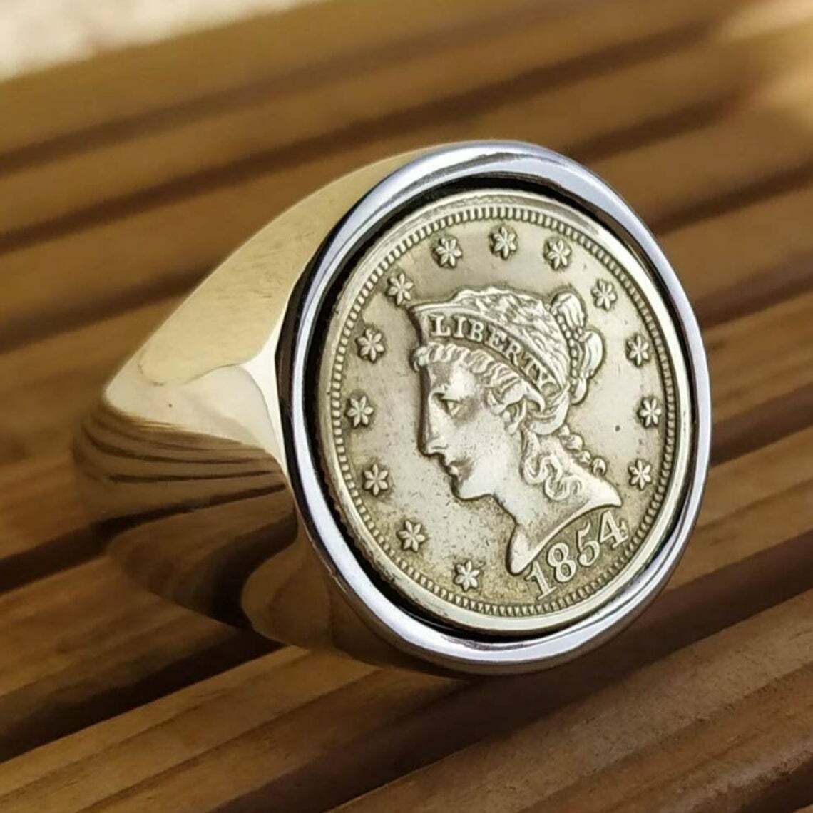 Chevalière Liberty Head en Acier Inoxydable Vieilli avec Belle Finition