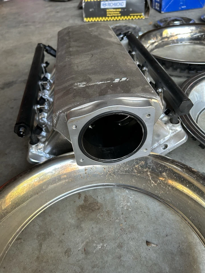 Holley Sniper EFI 822041-1 Sniper EFI Sheet Metal Fabricated Intake Manifold - Image 2 of 4