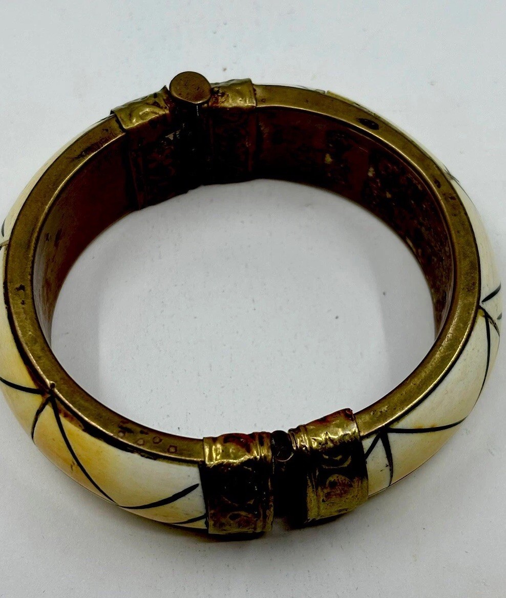 Bovine Bone Bracelet Large - image 1