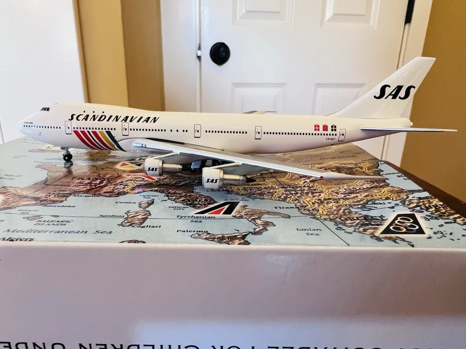 1: 400 Aeroclassics 欧洲经典 SAS 斯堪的纳维亚波音 747-200 LN-AET — 第 3/4 张图片