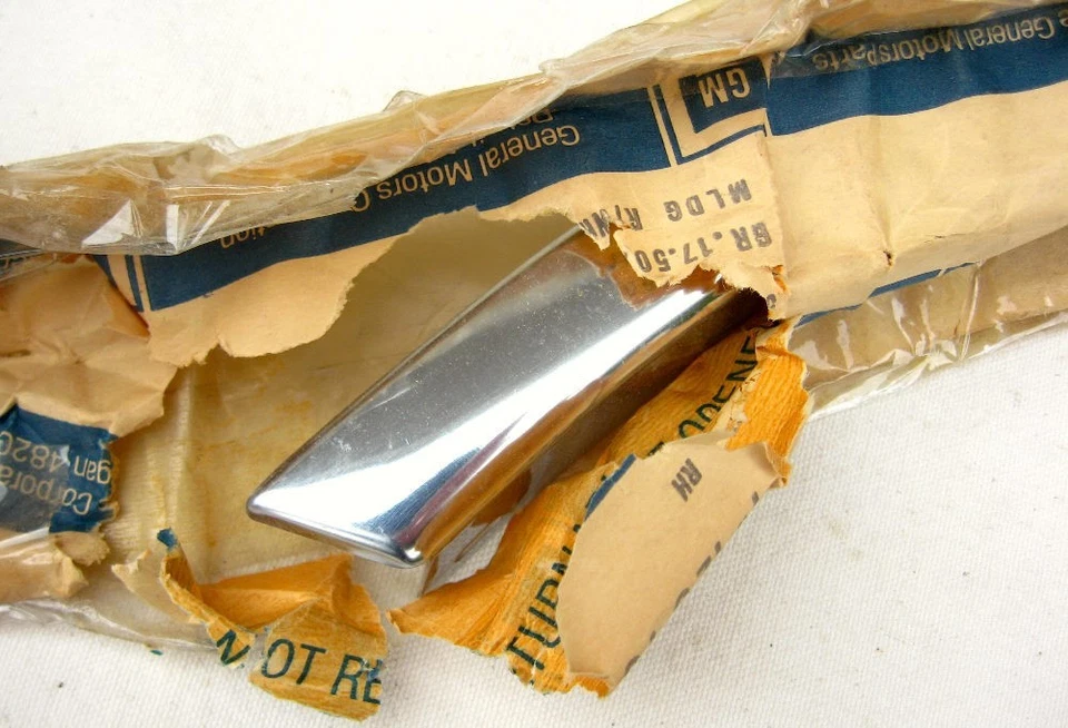 Chevrolet Blazer 1995-1997 NOS GM OEM RH rueda trasera moldura 1996 95 96 97 4,3 L Foto 2 de 3