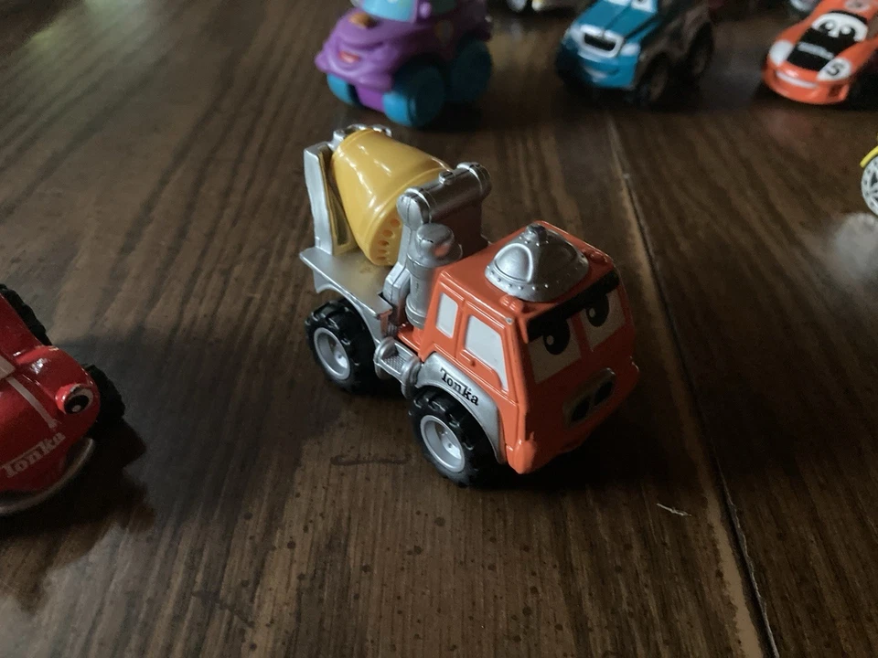 Лот из 15 винтажных мини-автомобилей Tonka Pixar Charlie And Me Hot Wheels 2003-2005 - Изображение 3 из 4