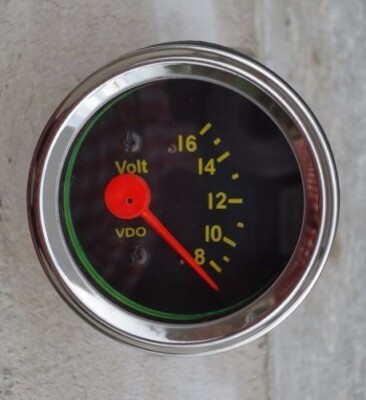 Neu Volt Gauge Voltmeter VDO Typ, 2-1/16''/52mm, 12V System, mit Kabelbaum