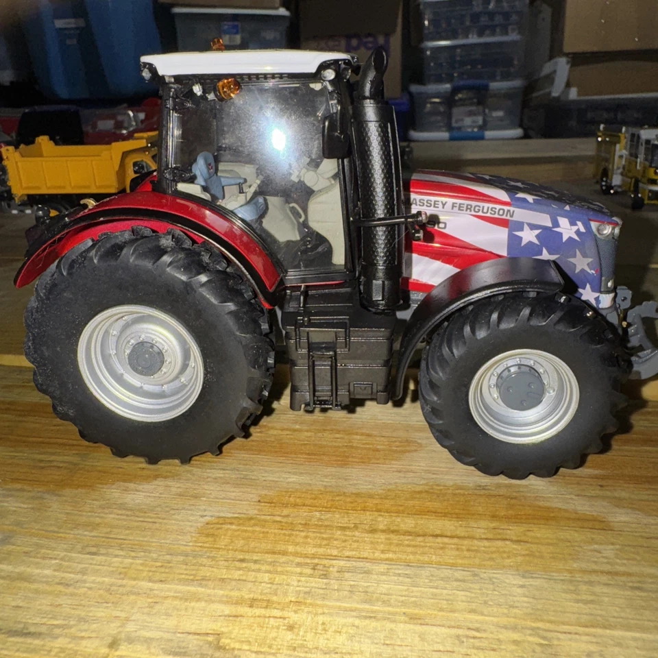 UNIVERSAL HOBBIES 4204 1:32 SCALE MASSEY FERGUSON 8690 USA FLAG LIMITED EDITION - Image 2 of 4