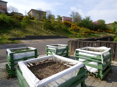 Foto 6x4 Belville Gemeinschaftsgarten Greenock \/NS2776 Pflanzgefäße neben was c2016