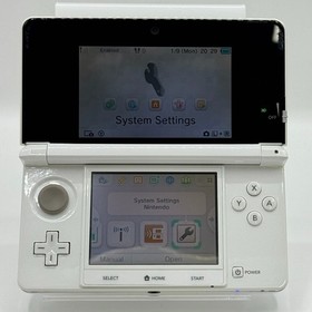 Nintendo 3DS region free Ice White console / Charger / SD card