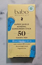 Bâton solaire minéral super bouclier peau sensible Babo Botanicals SPF50