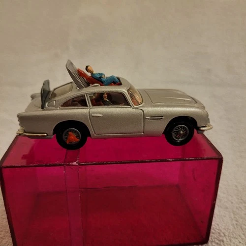 Vintage Corgi 270 James Bond Aston Martin DB5 w Bad Guy Code 3 Box