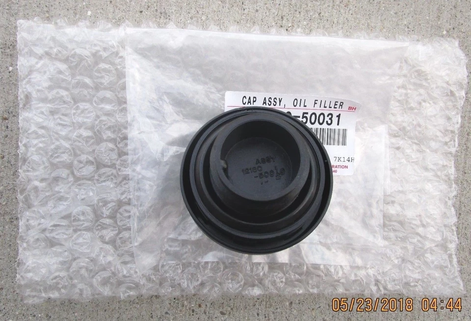 97-06 LEXUS LS400 4.0L V8 LS430 4.3L V8 TAPA DE LLENADO DE LÍQUIDO DE ACEITE DE MOTOR OEM NUEVO Foto 2 de 2