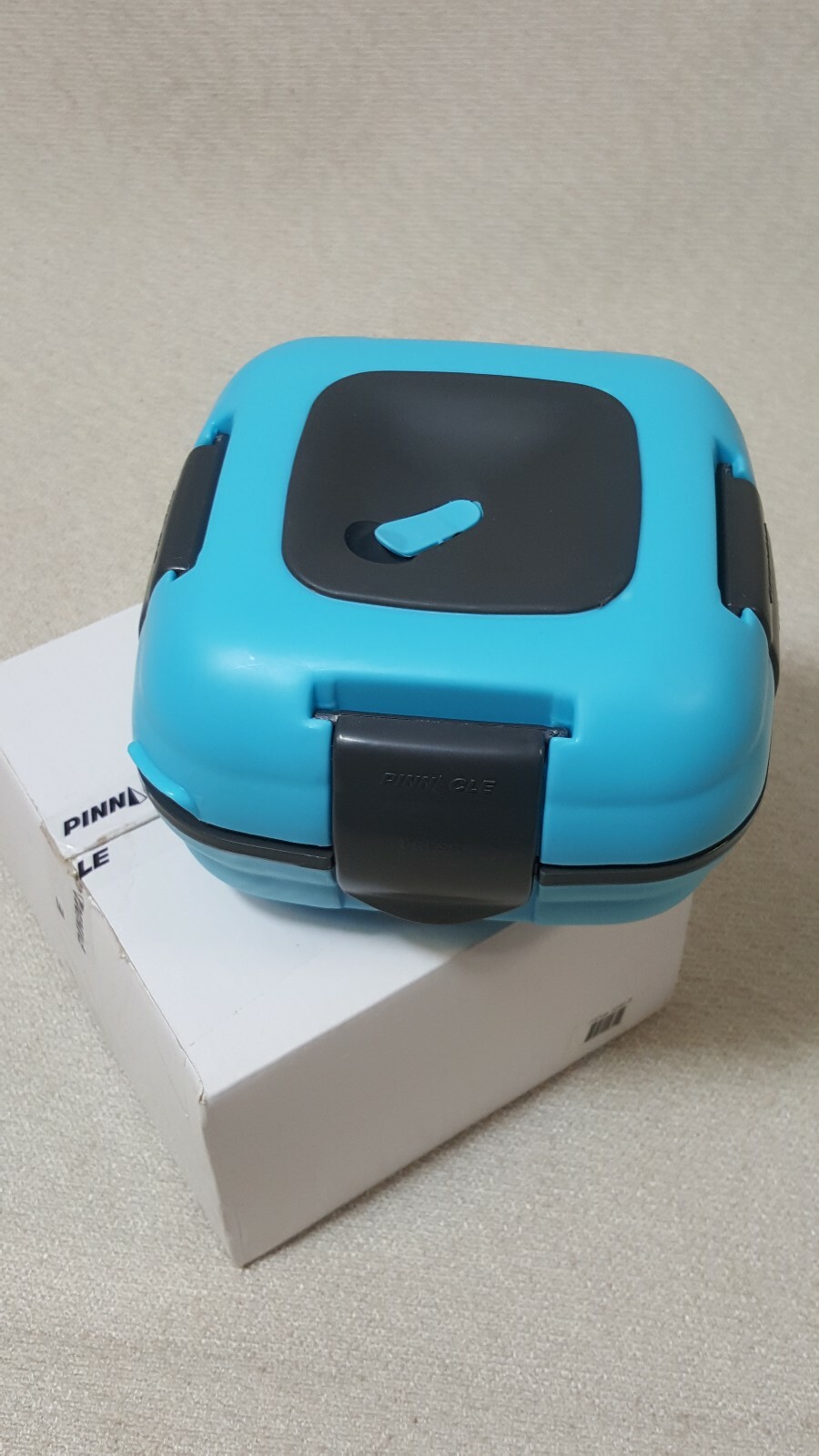 pinnacle insulated leak proof lunch box