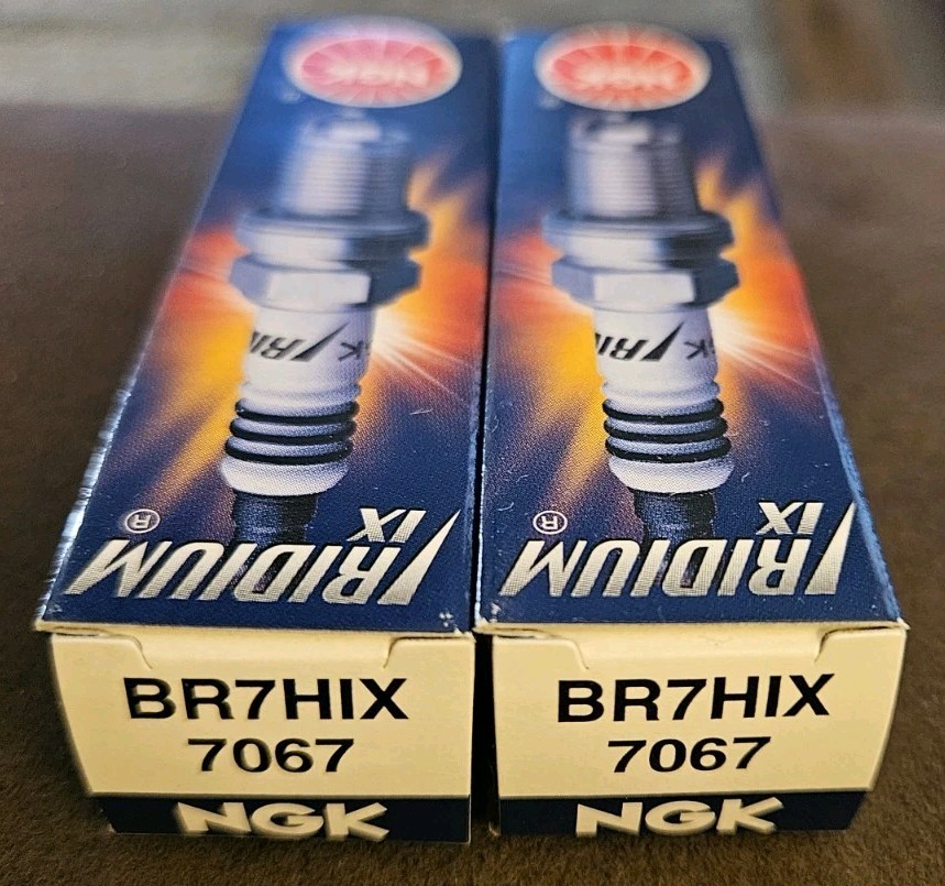 2 NGK SPARK PLUGS BR7HIX 7067 IRIDIUM New In Original Packaging 