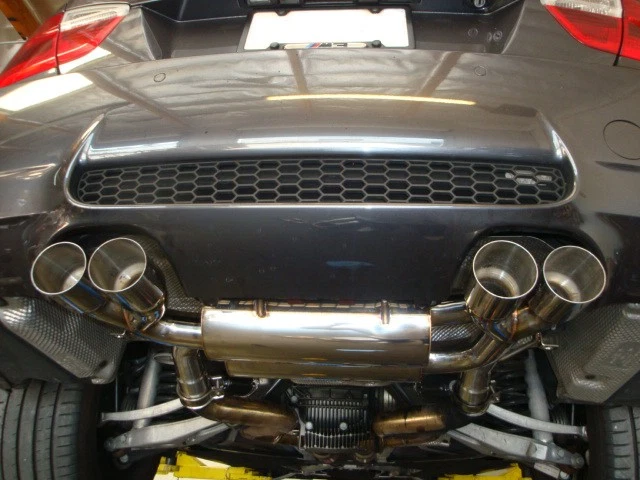 Escape Megan Racing Supremo: BMW E90 M3 4 puertas 2008-11 Foto 4 de 4