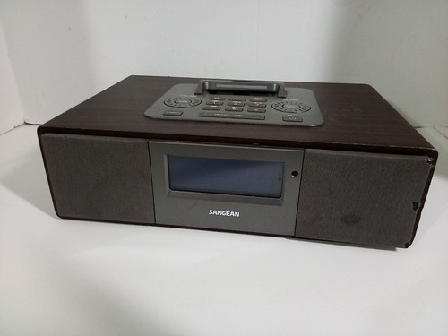 Sangean WR-5 Stereo AM/FM Clock Radio iPod Dock for parts or repair - Picture 2 of 6
