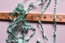 MEDIUM GREEN RICK RACK POLYESTER TRIM 4.6 YARDS X 3/8 INCHES WIDE