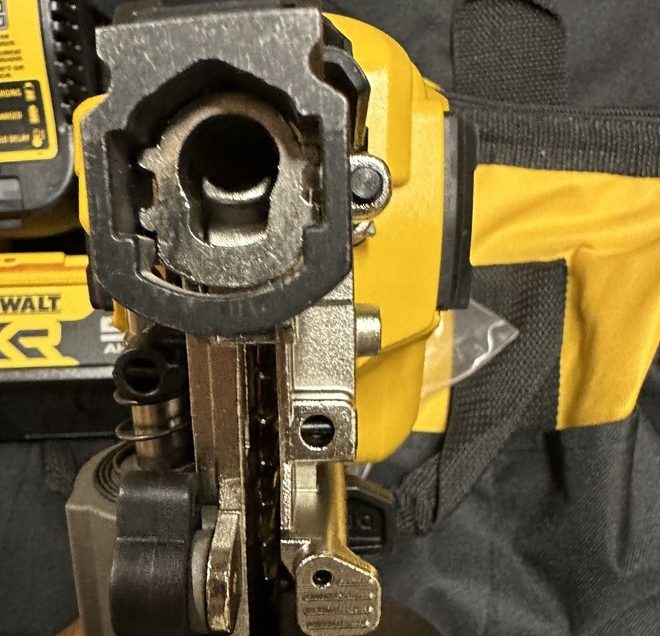 DeWalt DCN45RNB 20V MAX 15Degree Brushless Cordless Coil Roofing