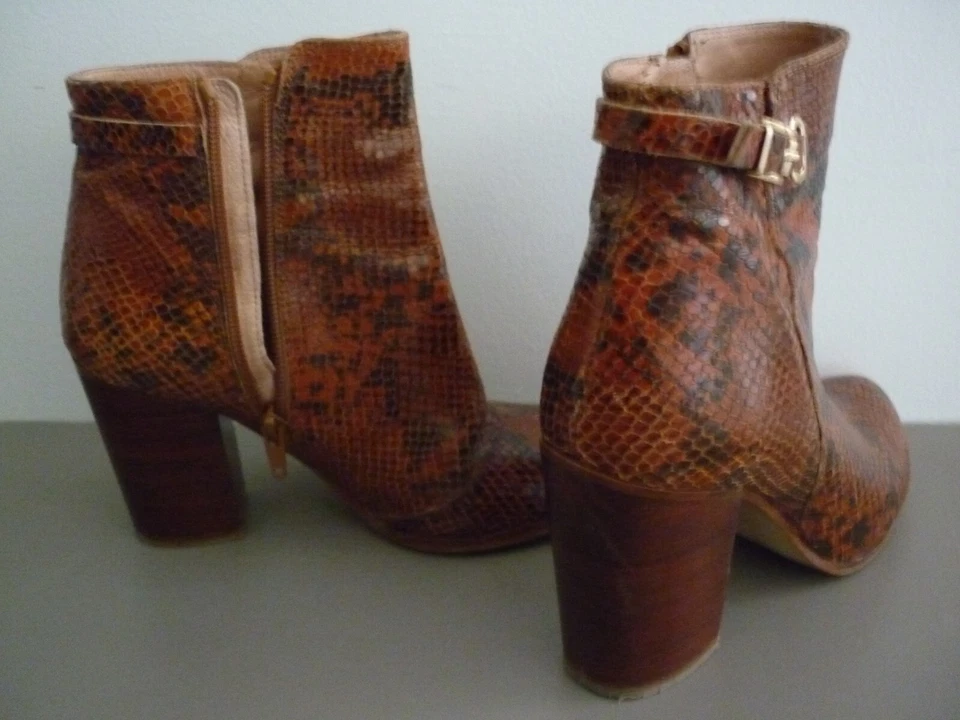 PAIRE DE BOTTINES LONDON OFFICE DU 36 CUIR FACON CROCO? - Photo 3/4