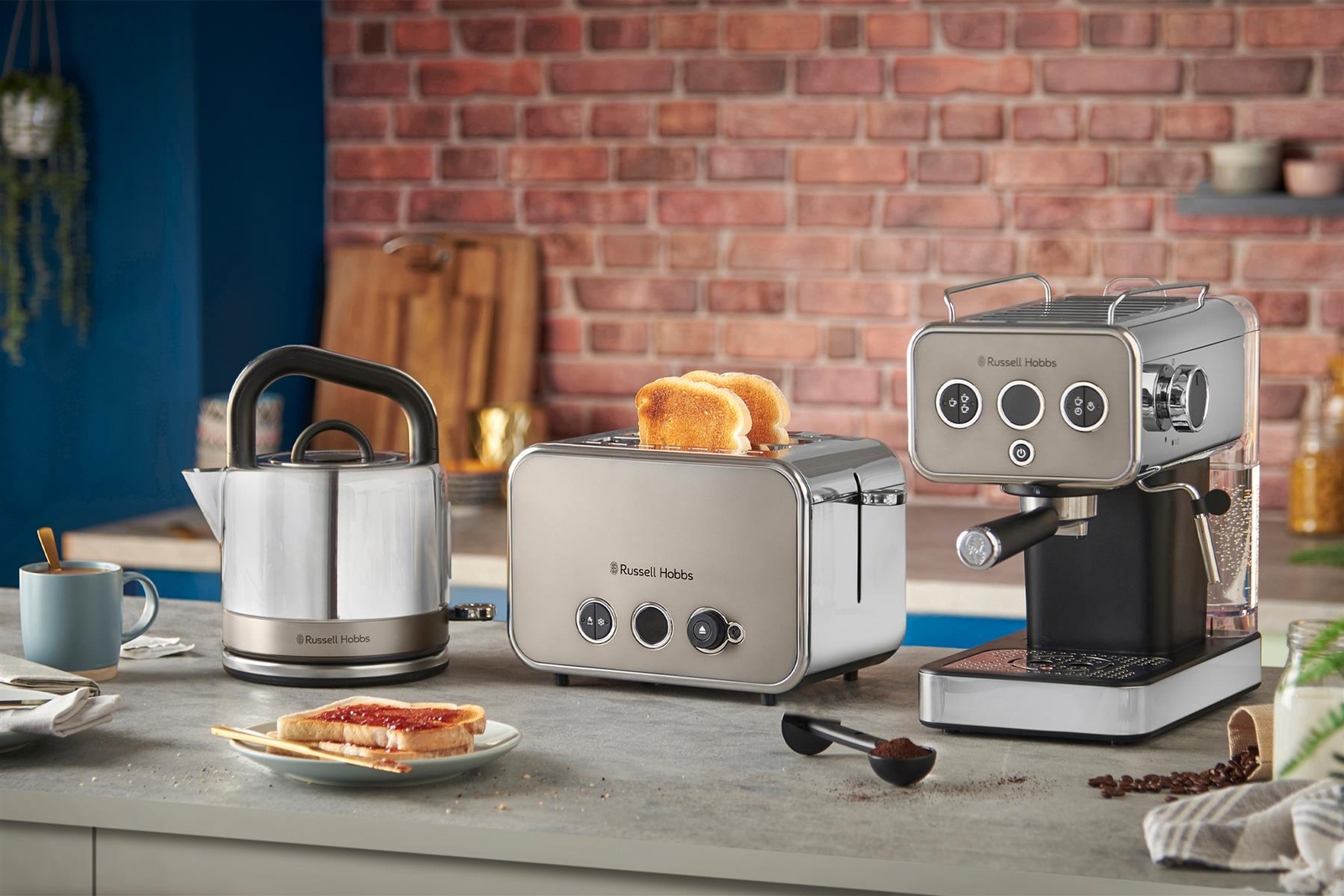 Russell Hobbs Espresso Machine Distinctions 15 Bar Pressure & Milk