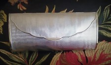 Pochette clutch rigida vintage, in metallo argentato del brand italiano Cascio.