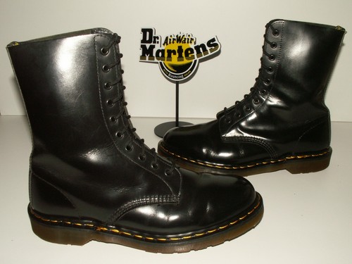 Black '1490 Smooth' boot | DR. MARTENS